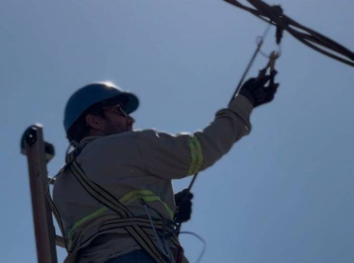 SECHEEP detectó más de 300 conexiones ilegales en un operativo en el barrio Palmeras y zonas aledañas