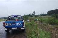 Un automovilista perdió el control por un “espejo de agua” y despistó en la autovía 14