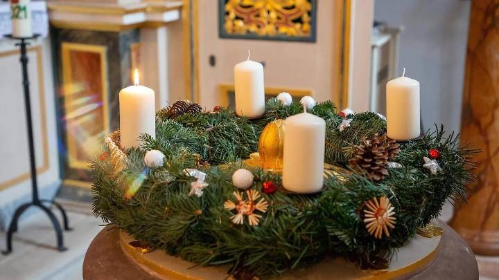 Navidad 2025: ¿Cuándo se debe encender la primera vela de la Corona de Adviento?