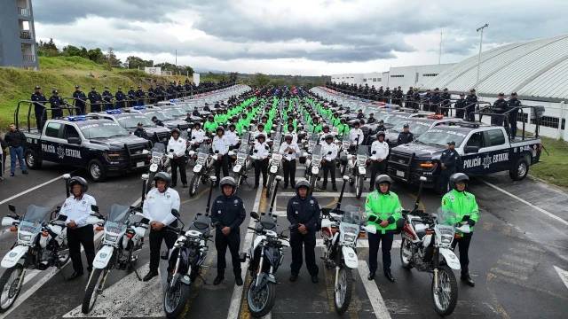 Entregan patrullas, motocicletas y drones