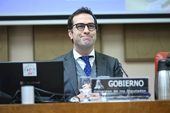 Cuerpo decide no presentarse a la presidencia del Eurogrupo y evita así su probable derrota: "España continuará trabajando para asegurar su presencia en las principales instituciones"