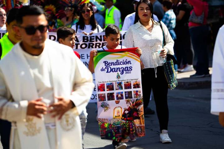 Inician las peregrinaciones guadalupanas con la bendición de las danzas en la Alameda