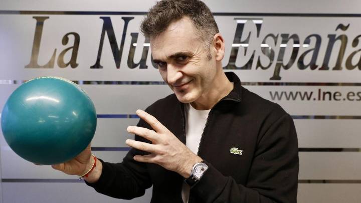 Karim González Fuente, humorista y mago: "El público asturiano es agradecido, pero no facilón"