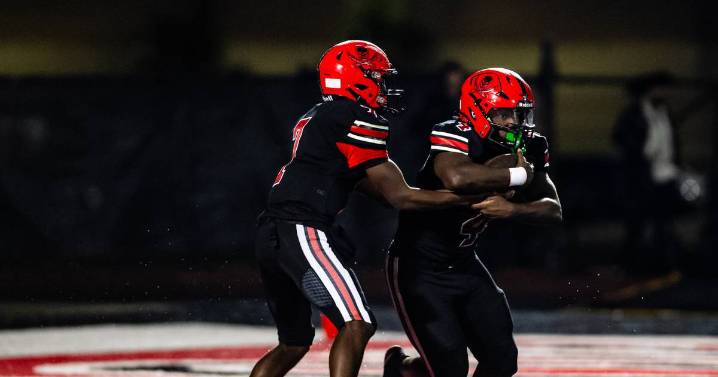 TJ Lewis helps Bolingbrook power past Oswego East