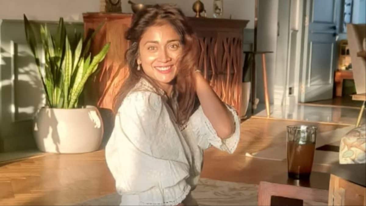 Shriya Saran Calls Out Her Imposter, Pens Angry Note: 'Go, Get A Life'