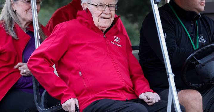 Warren Buffett's investor letter may be his last as Berkshire Hathaway's CEO: "I'm 'going quiet.'"
