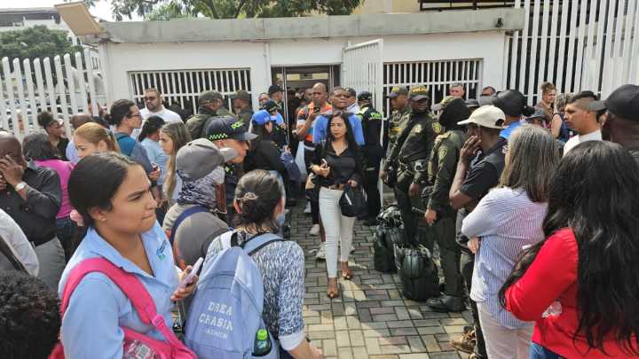 'Valle tiene más de 2.000 trámites paralizados y $ 83 millones perdidos por día en recaudo por protesta afuera de Gobernación': nadie ha podido entrar