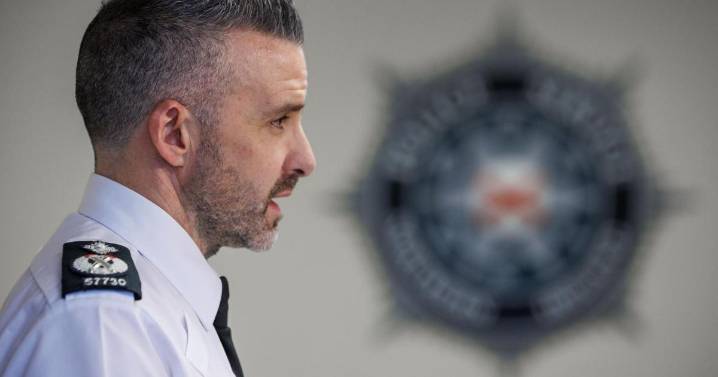 Police investigating attack on officers with hunting knife as attempted murder