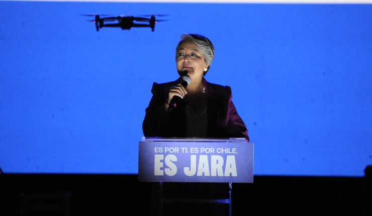 UDI exige a Jeannette Jara disculparse con Carabineros por cánticos de adherentes en cierre de campaña