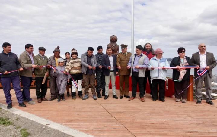 Vecino/as de Melinka concretan renovado espacio público a través del Programa Para Pequeñas localidades del Minvu