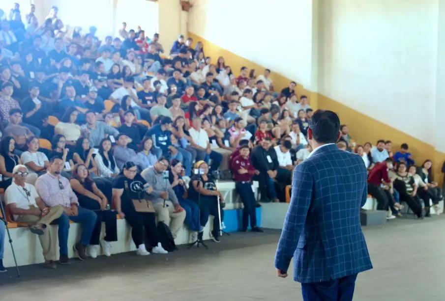 Christian Agúndez presenta los ejes del Plan de Desarrollo Municipal de Los Cabos ante estudiantes ...
