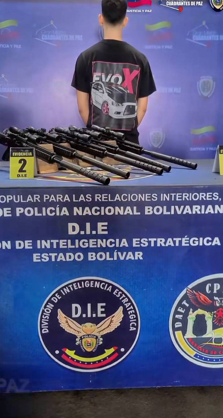 Sujeto cargaba cinco facsímil de arma de fuego en Unare