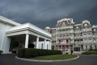 Restauradores demandan a Trump para evitar que pinte de blanco un edificio histórico