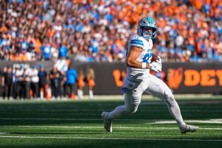 Lions TE Sam LaPorta (back) likely out for season