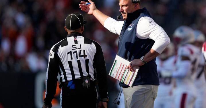 Patriots are NFL's first team to 10 wins, suddenly fighting injury bug with a game left before bye