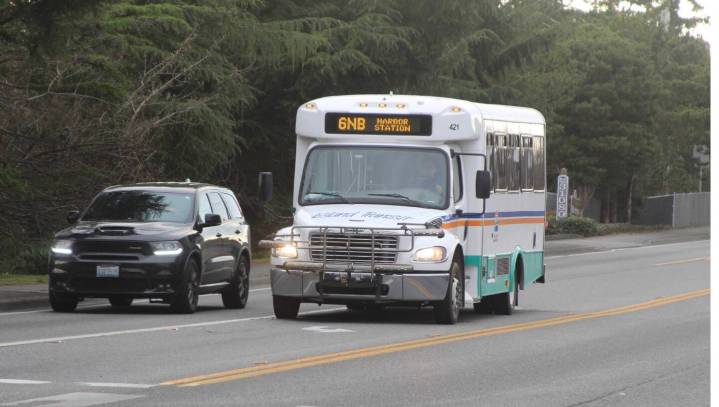 Bus drivers get big raises in new Island Transit contract