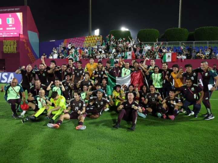 Los festejos de México al ritmo del Chavo del 8 luego de eliminar por penales a la Selección Argentina en el Mundial Sub 17 de Qatar