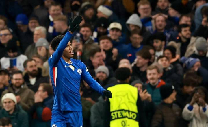 Una noche iluminada de Estêvão guía goleada del Chelsea al Barcelona en Londres