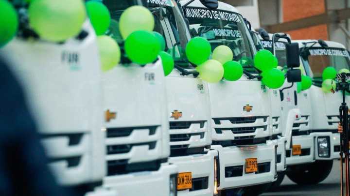 Gobernación de Boyacá entregó 11 carros compactadores para fortalecer la gestión de residuos en el departamento