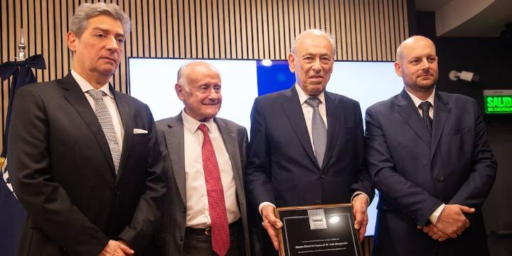 Luis Ovsejevich, presidente de Fundación Konex, fue distinguido como doctor honoris causa
