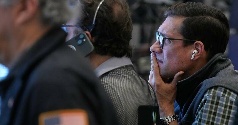 Wall St ends lower as banks warn of possible pullback