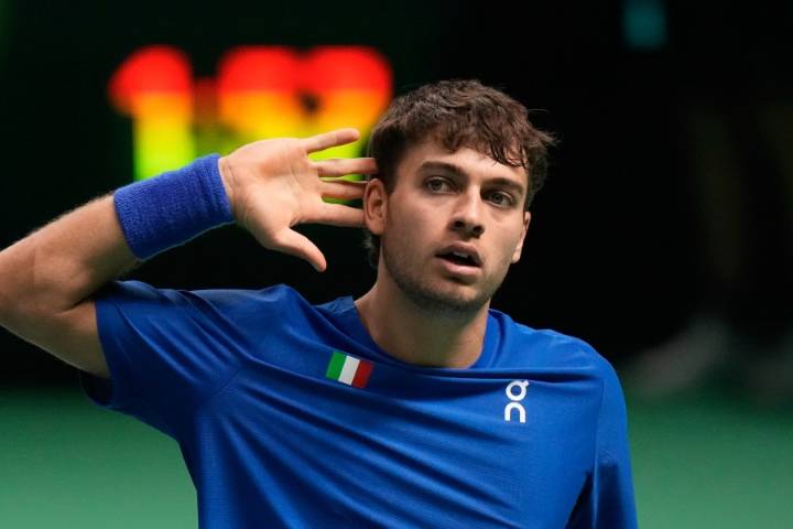 Italy wins Davis Cup for third straight year by beating Spain in final