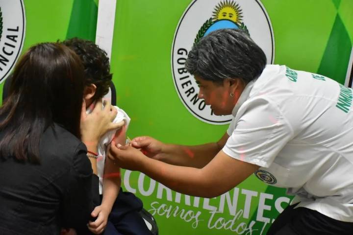 Corrientes: instan a vacunar por casos de coqueluche a nivel nacional