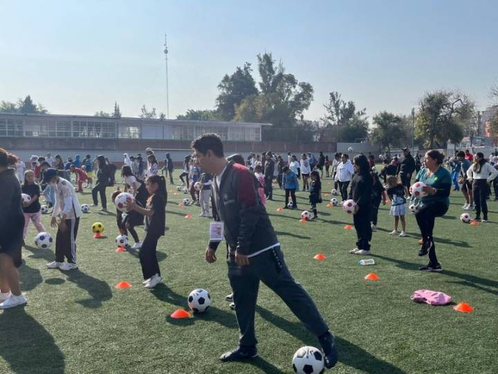Ensayo para la Clase Más Grande de Futbol