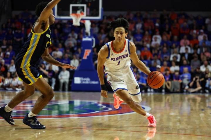 Gators' Xaivian Lee slumping, searching for his shot