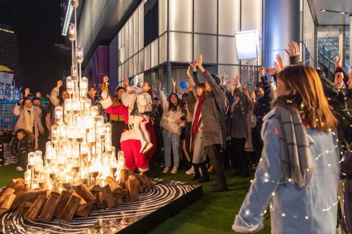 The best Christmas Lights NYC Offers and Festive Attractions