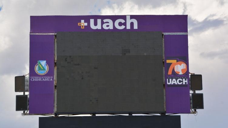 Estrena estadio de la UACH mega pantalla; así luce
