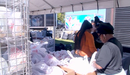 Baton Rouge seniors receive emergency food aid during shutdown