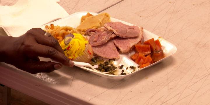 Gap Ministries hosts early Thanksgiving celebration