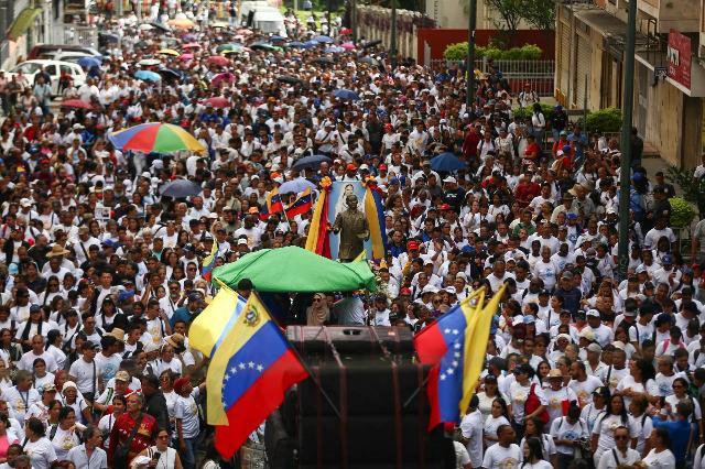 Estudiantes ratifican su compromiso con la paz y la soberanía