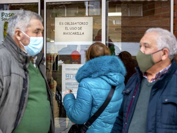 Pedirán uso obligatorio de mascarilla en centros de salud de España