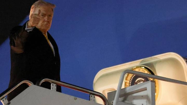 Trump afirma que cada estadounidense recibirá bono de 2 mil dólares ante ingresos por los aranceles