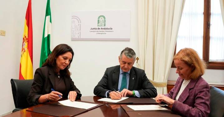 El SAS y la AECC firman un proyecto de acompañamiento a mujeres en el programa andaluz de cribado de cáncer de mama