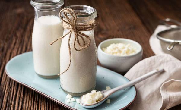 Qué es el kéfir, cómo prepararlo y las precauciones a la hora de tomarlo