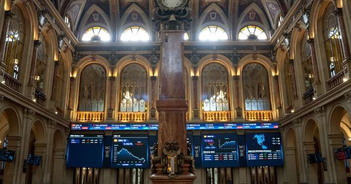 Ibex 35 cae hoy, 18 de noviembre, arrastrado por las acciones del sector bancario