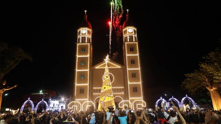 Alcaldesa Ana Fuentes encendió la Navidad en Maturín