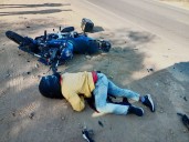 Muere motociclista en choque en el libramiento Ocotlán-Ejutla; acompañante está grave, reportan