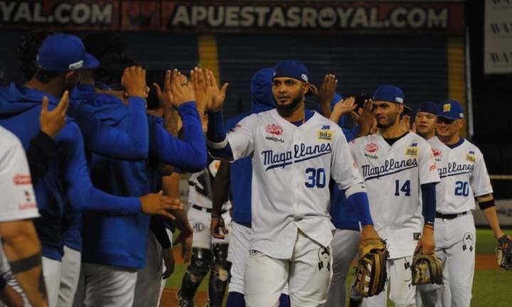 Magallanes blanqueó por 4-0 a las Águilas y barrió la serie