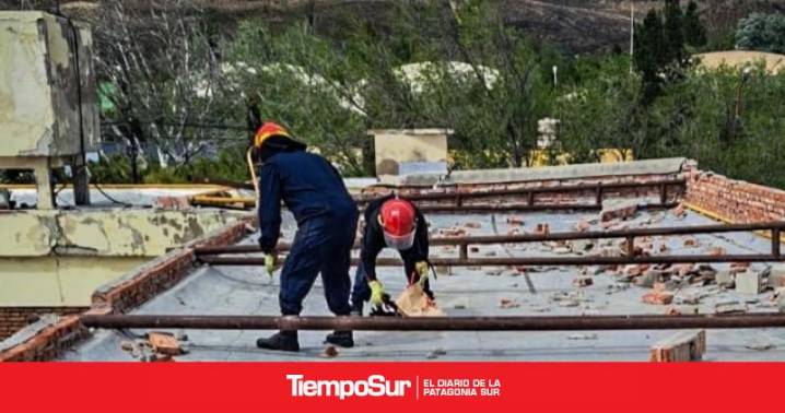 Cañadón Seco Bomberos Iintervinieron en la UNPA por voladura de techo en la Residencia Universitaria