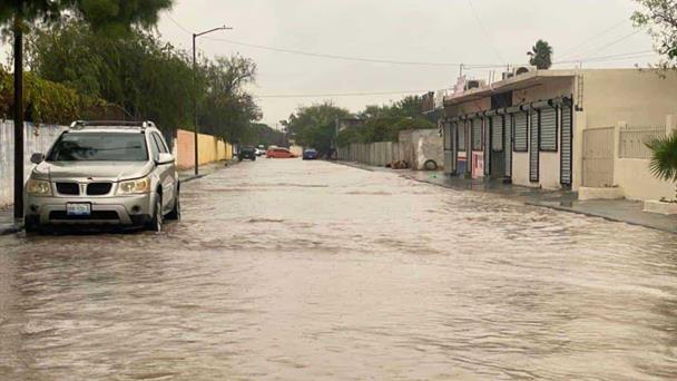 Colapsan a la ciudad 15 minutos de lluvia