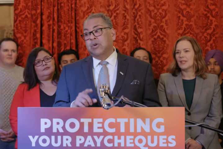 Alberta Opposition NDP calls for government to support increases to minimum wage