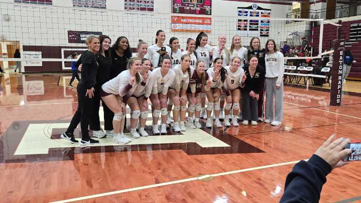 Western beat Marshall in three sets to retain the district title
