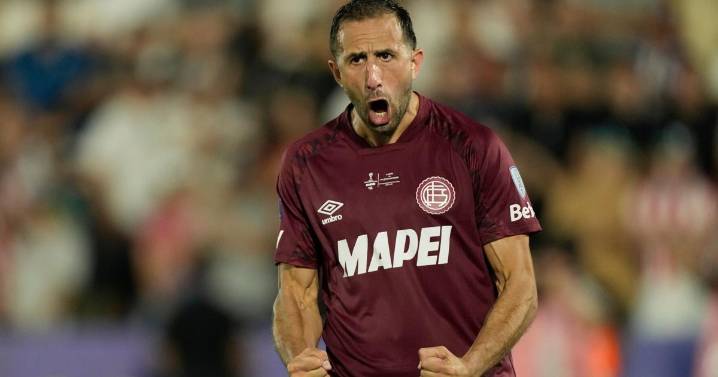 Argentine club Lanus wins Copa Sudamericana after three penalty saves by Losada