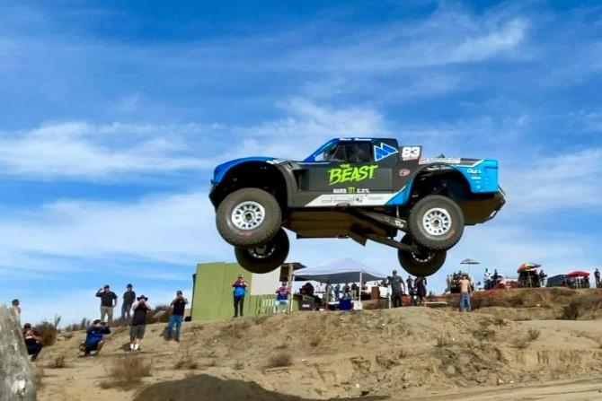 Arranca la Baja 1000 2025 en Ensenada
