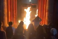 Irrumpen en Palacio de Gobierno de Colima tras marcha