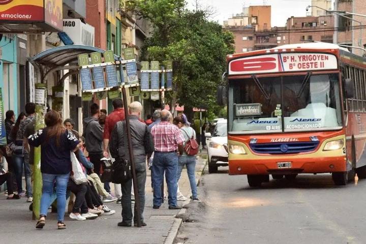 Empresarios del transporte reclaman aún más subsidios mientras el servicio se desmorona